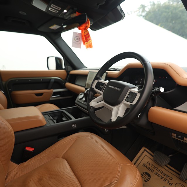 Second-hand 2024 Land Rover Defender 2.0 110 HSE for sale in New Delhi-4