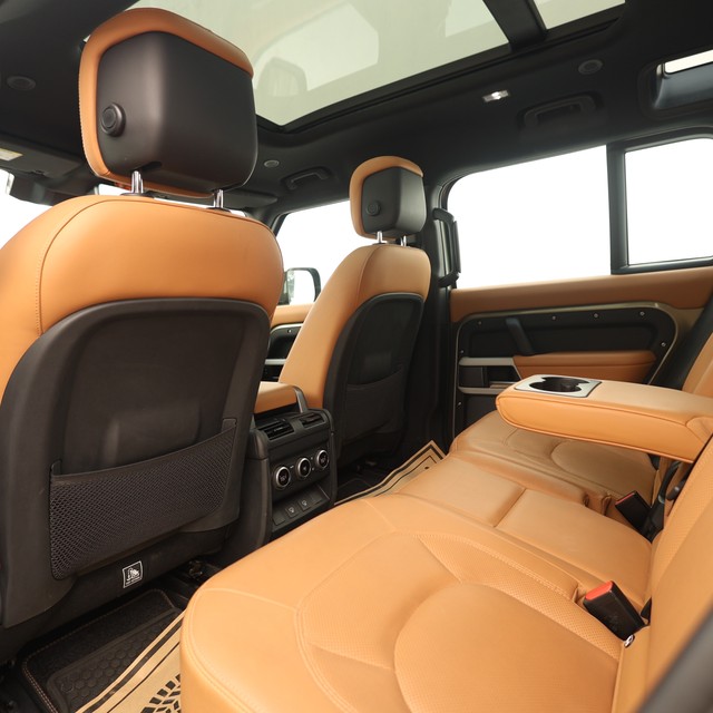 Second-hand 2024 Land Rover Defender 2.0 110 HSE for sale in New Delhi-8