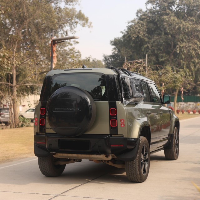 Second-hand 2024 Land Rover Defender 2.0 110 HSE for sale in New Delhi-5