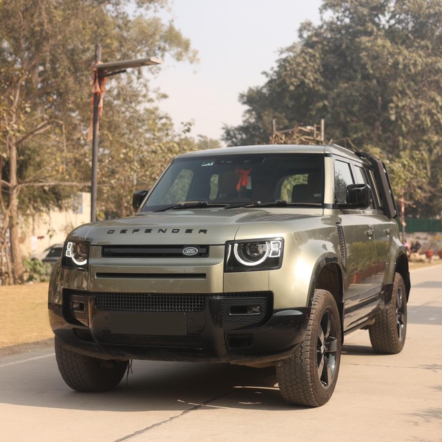 Second-hand 2024 Land Rover Defender 2.0 110 HSE for sale in New Delhi-3
