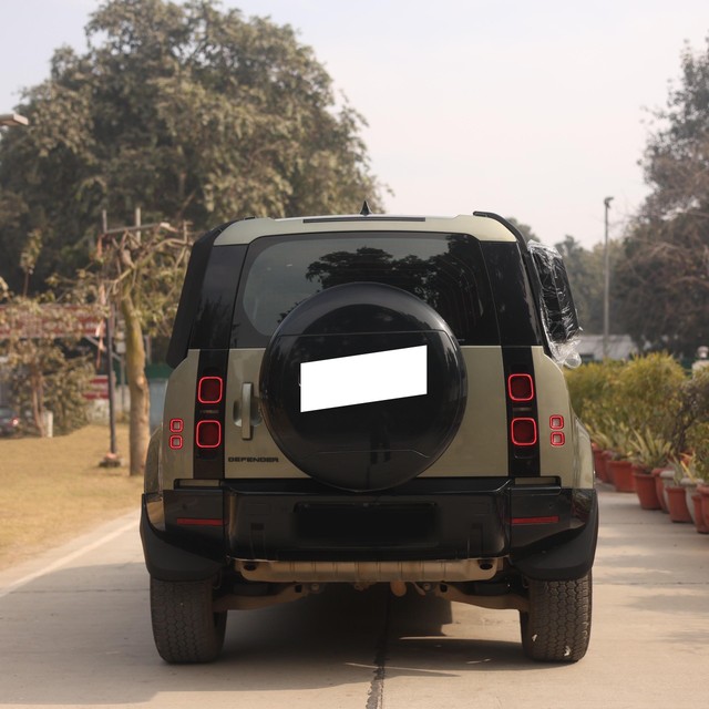 Second-hand 2024 Land Rover Defender 2.0 110 HSE for sale in New Delhi-2