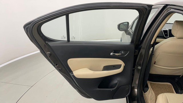 Second-hand 2021 Honda City 1.5 V MT Exclusive for sale in Jaipur-34
