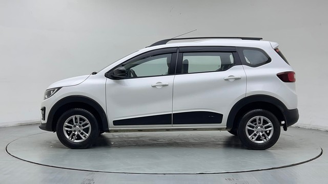 Second-hand 2023 Renault Triber RXT for sale in New Delhi-6