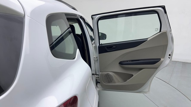 Second-hand 2023 Renault Triber RXT for sale in New Delhi-26