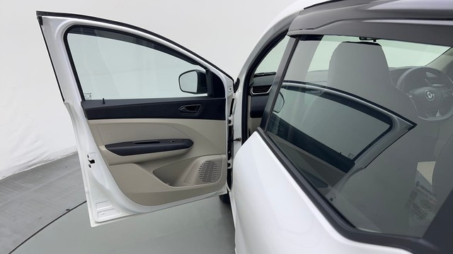 Second-hand 2023 Renault Triber RXT for sale in New Delhi-27