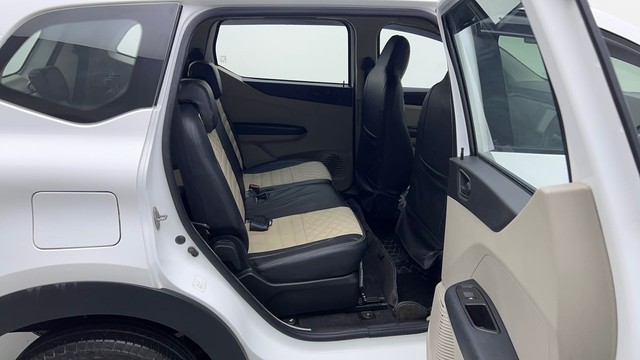 Second-hand 2023 Renault Triber RXT for sale in New Delhi-36