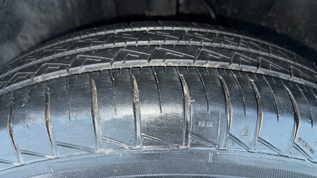 Second-hand 2023 Renault Triber RXT for sale in New Delhi-24