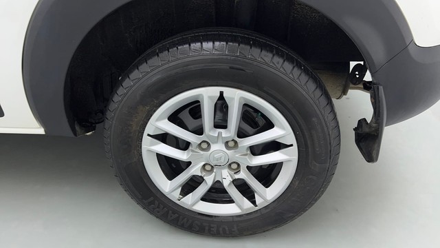 Second-hand 2023 Renault Triber RXT for sale in New Delhi-19