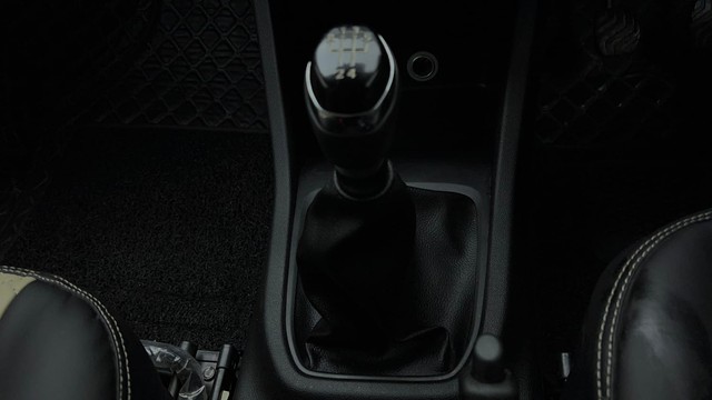 Second-hand 2023 Renault Triber RXT for sale in New Delhi-12