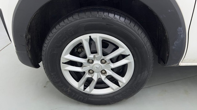 Second-hand 2023 Renault Triber RXT for sale in New Delhi-20