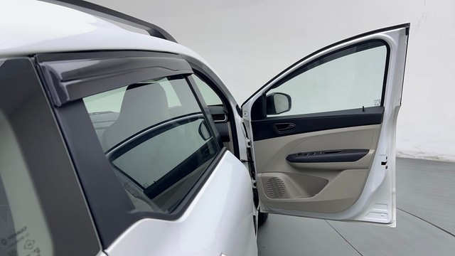 Second-hand 2023 Renault Triber RXT for sale in New Delhi-16