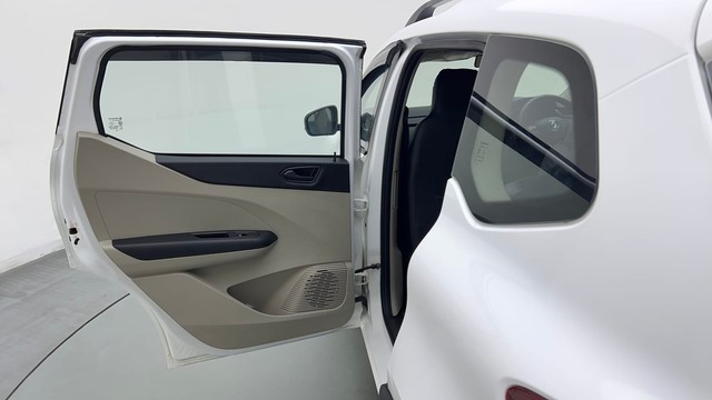 Second-hand 2023 Renault Triber RXT for sale in New Delhi-33