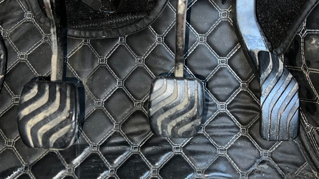 Second-hand 2023 Renault Triber RXT for sale in New Delhi-14