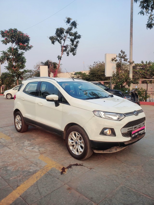 Second-hand 2015 Ford Ecosport 1.5 TDCi Titanium BSIV for sale in Surat-7