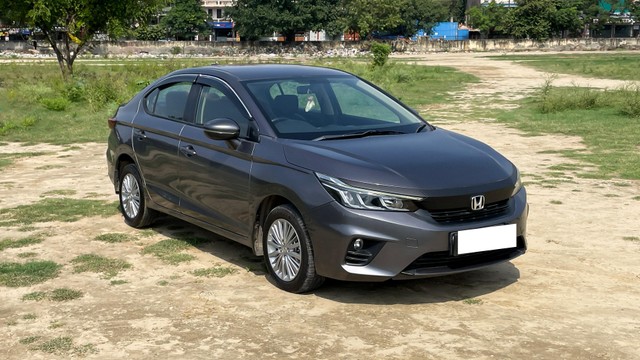 Second-hand 2021 Honda City V MT for sale in New Delhi-21