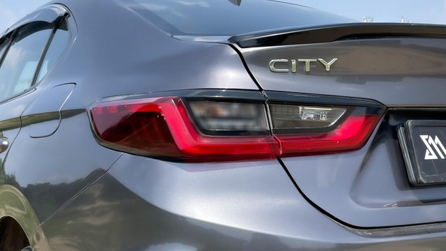 Second-hand 2021 Honda City V MT for sale in New Delhi-17