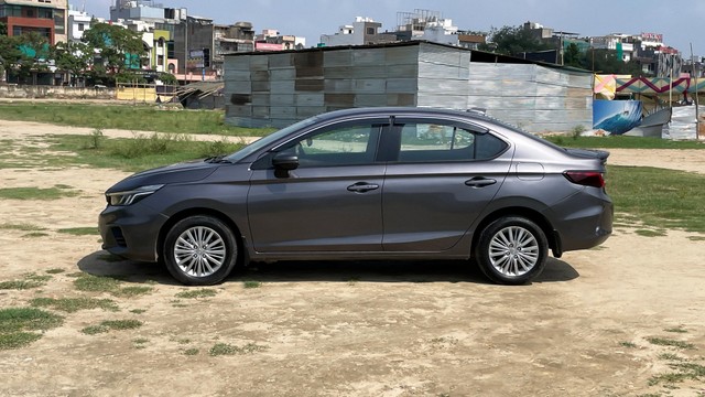 Second-hand 2021 Honda City V MT for sale in New Delhi-4