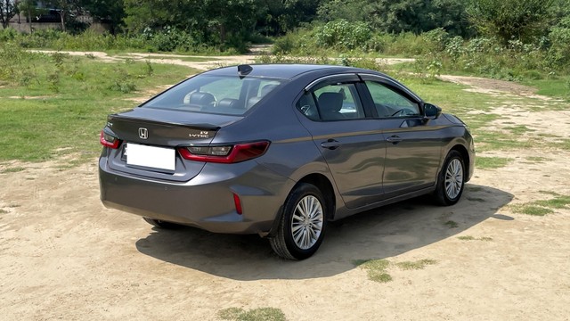 Second-hand 2021 Honda City V MT for sale in New Delhi-20