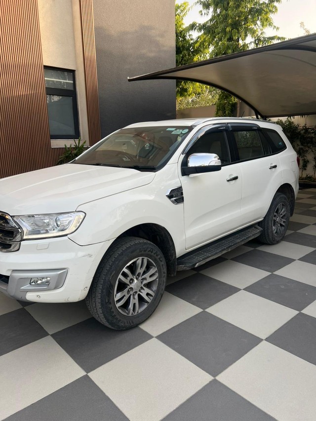 Ford Endeavour 3.2 Titanium AT 4X4 Second-hand 2016 Ford Endeavour 3.2 Titanium AT 4X4 for sale in New Delhi-3