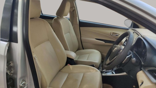 Second-hand 2018 Toyota Yaris VX CVT for sale in Ahmedabad-14