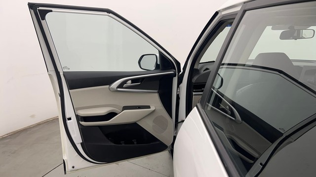 Second-hand 2022 Kia Carens Prestige Plus Diesel for sale in Chandigarh-24