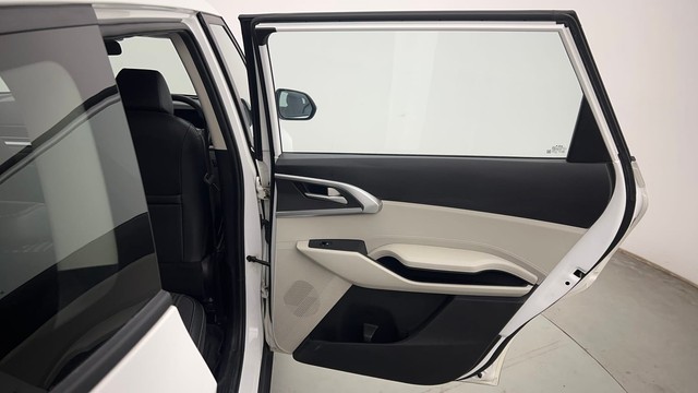 Second-hand 2022 Kia Carens Prestige Plus Diesel for sale in Chandigarh-35