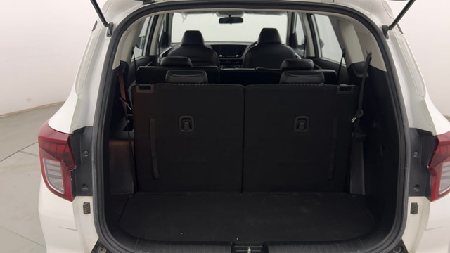 Second-hand 2022 Kia Carens Prestige Plus Diesel for sale in Chandigarh-9