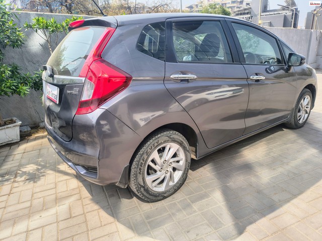 Second-hand 2020 Honda Jazz VX CVT for sale in Ahmedabad-9