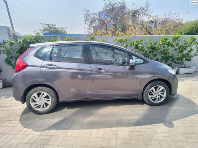 Second-hand 2020 Honda Jazz VX CVT for sale in Ahmedabad-5
