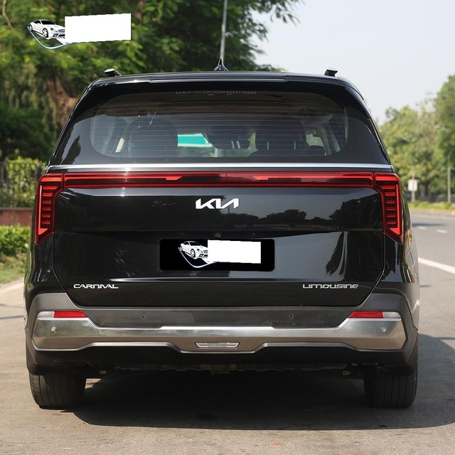 Second-hand 2024 Kia Carnival Limousine Plus for sale in New Delhi-2