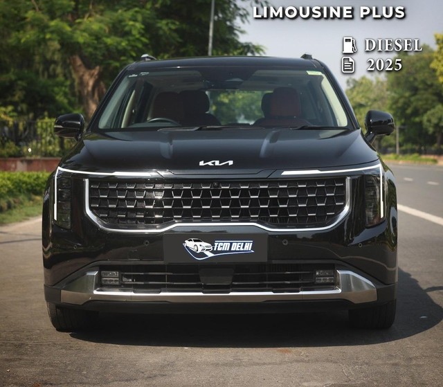 Second-hand 2024 Kia Carnival Limousine Plus for sale in New Delhi-3