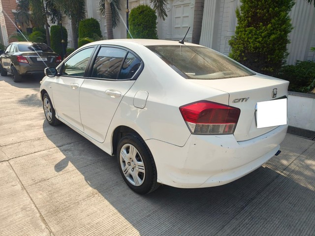 Second-hand 2010 Honda City 1.5 E MT for sale in Pune-5