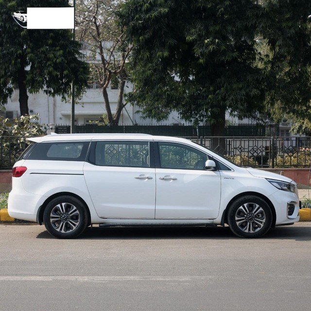 Second-hand 2022 Kia Carnival Limousine Plus for sale in New Delhi-1
