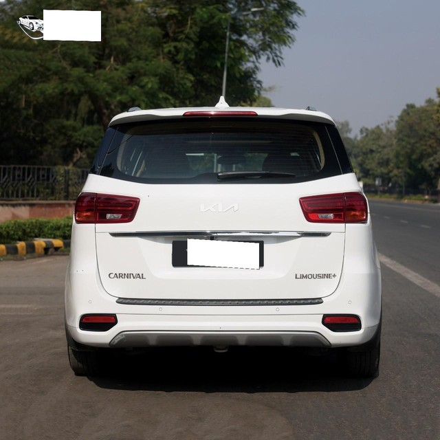 Second-hand 2022 Kia Carnival Limousine Plus for sale in New Delhi-2