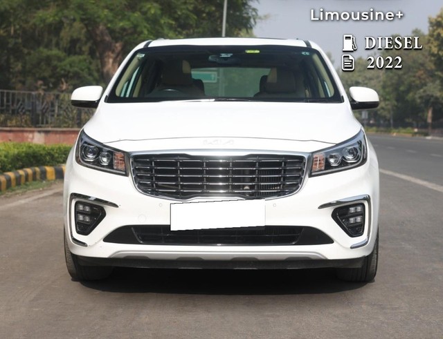 Second-hand 2022 Kia Carnival Limousine Plus for sale in New Delhi-3