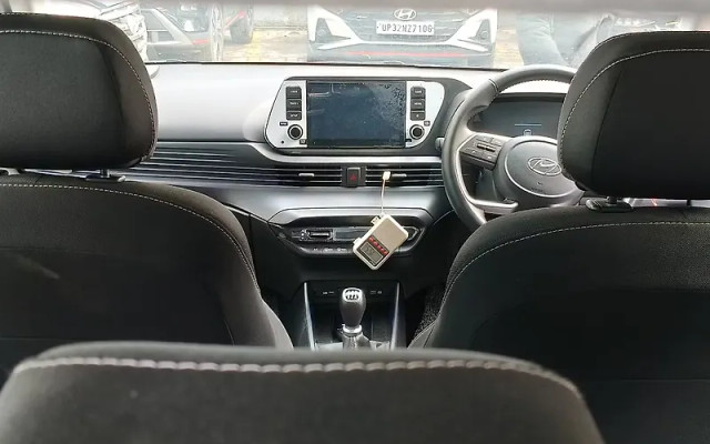 Second-hand 2023 Hyundai i20 Asta for sale in Lucknow-4