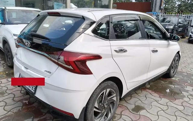 Second-hand 2023 Hyundai i20 Asta for sale in Lucknow-6