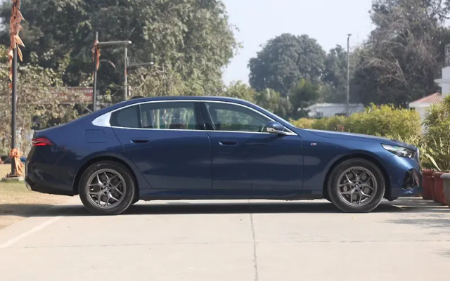 Second-hand 2024 BMW 5 Series 530i M Sport BSVI for sale in New Delhi-1