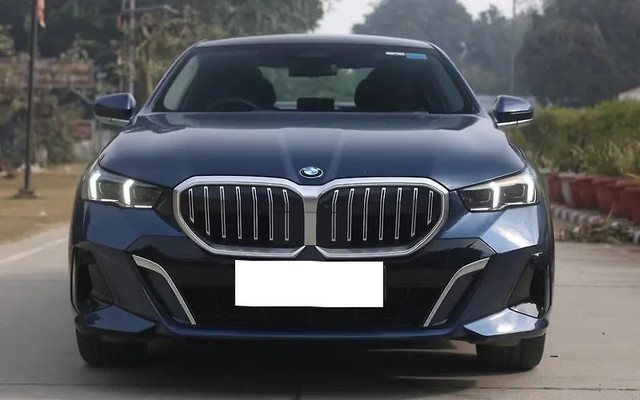 Second-hand 2024 BMW 5 Series 530i M Sport BSVI for sale in New Delhi-3