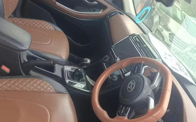 Hyundai Alcazar 1.5 Signature (O) 7-Seater Diesel AT Second-hand 2022 Hyundai Alcazar 1.5 Signature (O) 7-Seater Diesel AT for sale in Lucknow-3