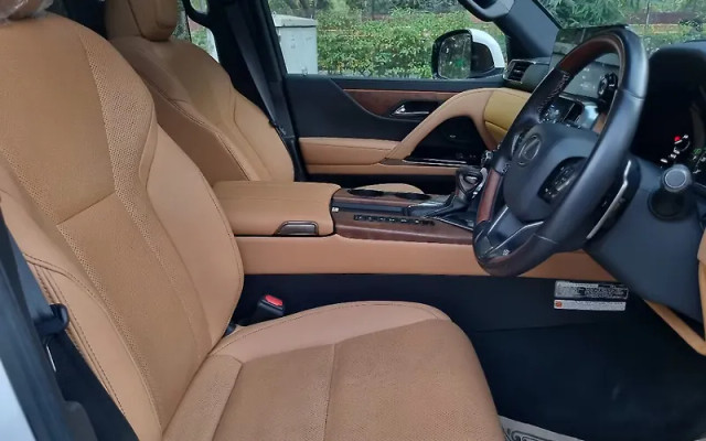 Second-hand 2023 Lexus LX 500d for sale in New Delhi-4