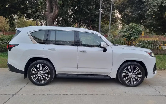 Second-hand 2023 Lexus LX 500d for sale in New Delhi-1