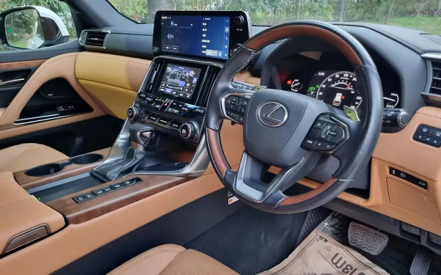 Second-hand 2023 Lexus LX 500d for sale in New Delhi-6