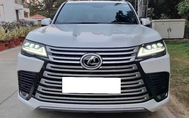 Second-hand 2023 Lexus LX 500d for sale in New Delhi-3