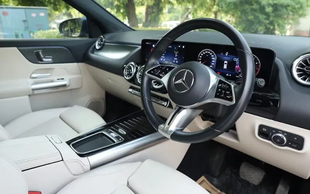 Second-hand 2025 Mercedes-Benz GLA 200 for sale in New Delhi-5