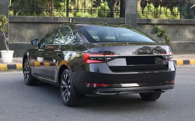 Second-hand 2021 Skoda Superb Sportline BSVI for sale in New Delhi-4