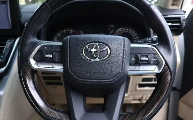 Second-hand 2023 Toyota Land Cruiser 300 ZX for sale in New Delhi-4