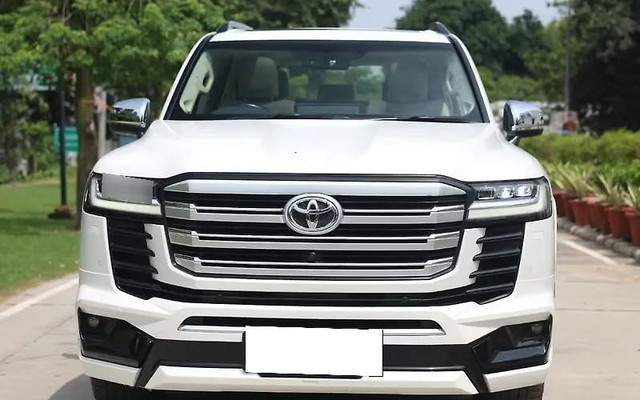 Second-hand 2023 Toyota Land Cruiser 300 ZX for sale in New Delhi-3