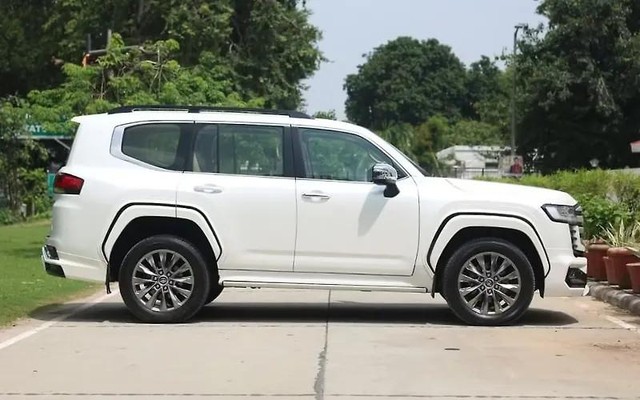 Second-hand 2023 Toyota Land Cruiser 300 ZX for sale in New Delhi-1