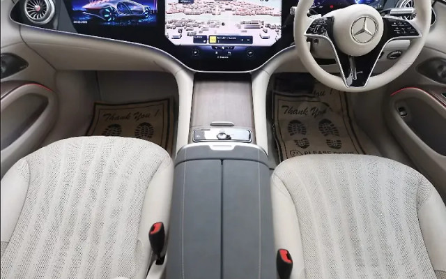 Second-hand 2023 Mercedes-Benz EQS 580 4Matic for sale in New Delhi-6